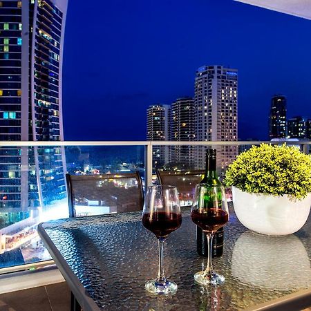 Circle On Cavil Holidays Gold Coast Esterno foto