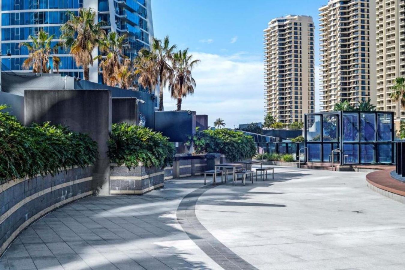 Circle On Cavil Holidays Gold Coast Esterno foto