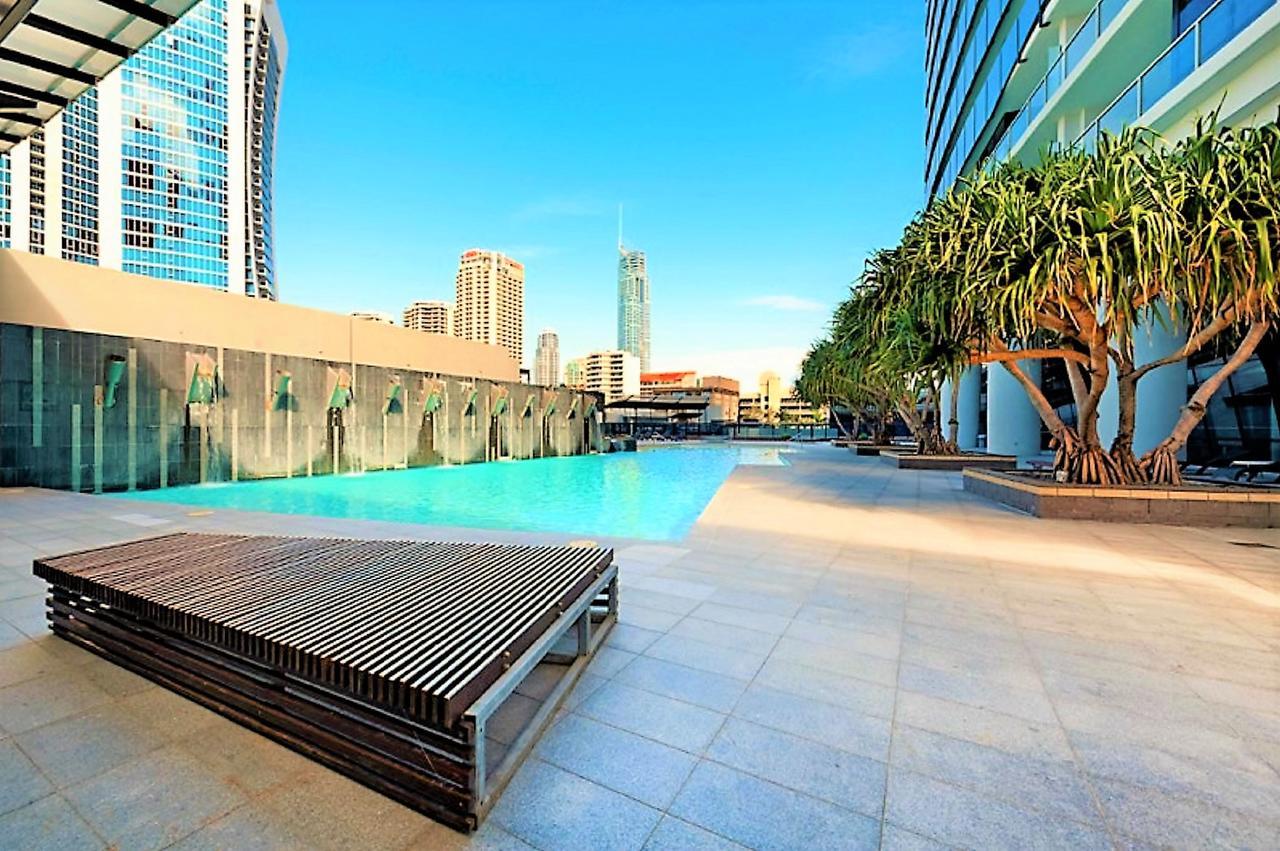 Circle On Cavil Holidays Gold Coast Esterno foto