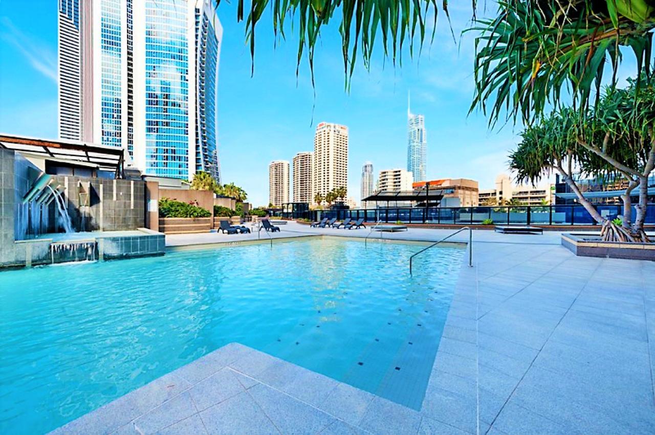 Circle On Cavil Holidays Gold Coast Esterno foto