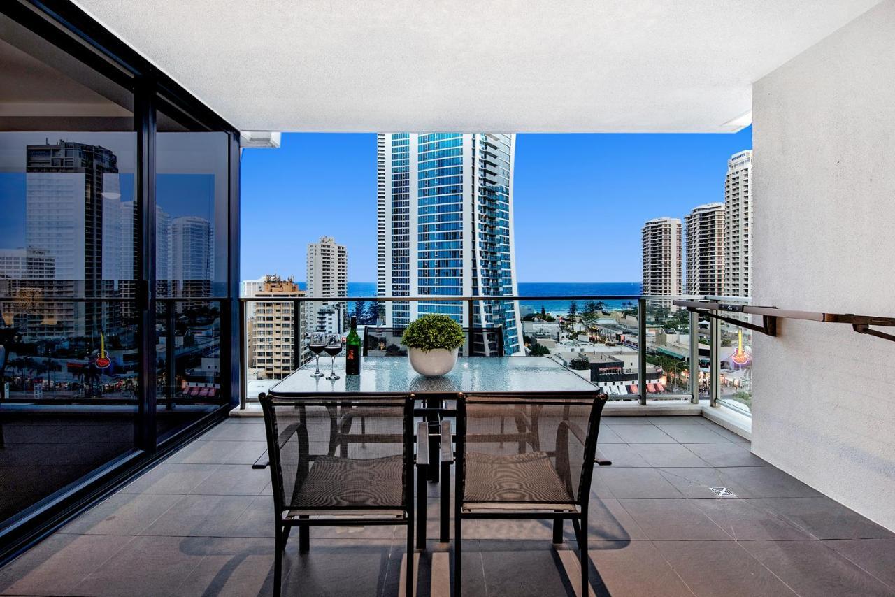 Circle On Cavil Holidays Gold Coast Esterno foto